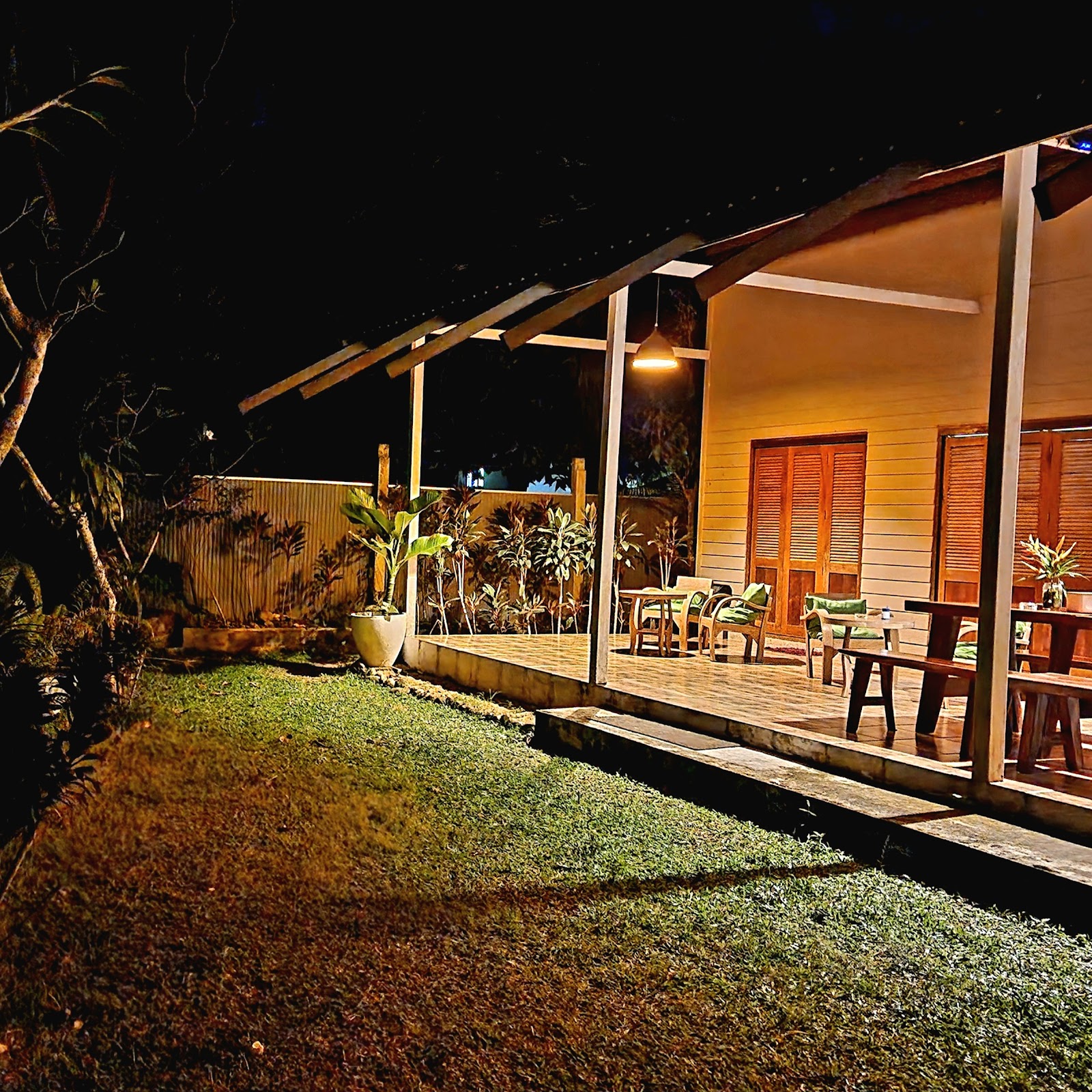Baan Hinlad Home And Hostel