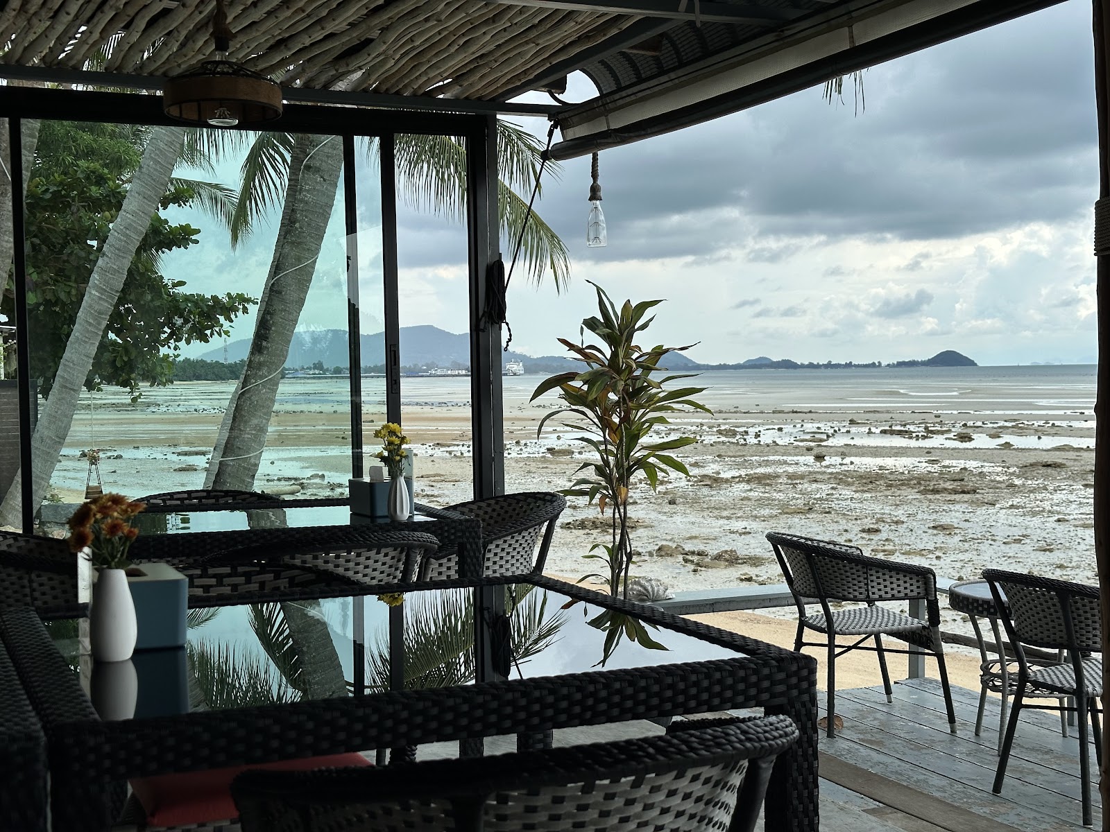 Beau Rivage Restaurant & Bar