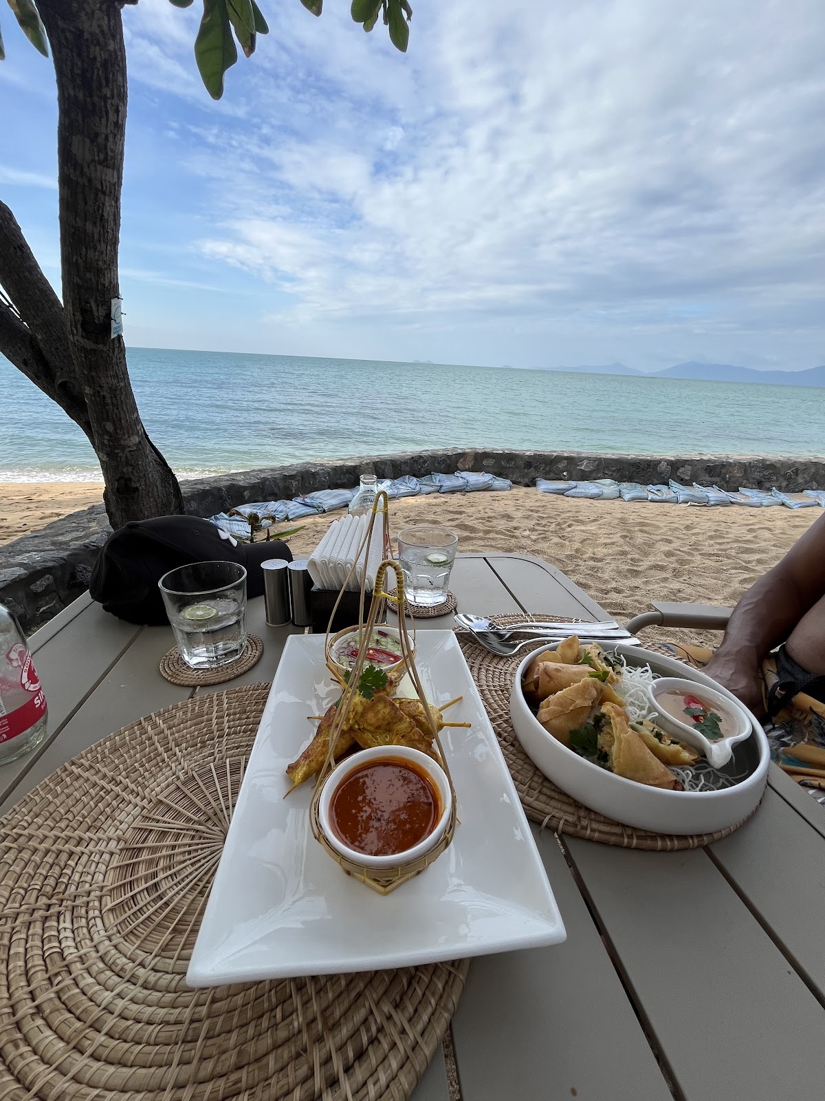 Bre-Eze Restaurant And Bar