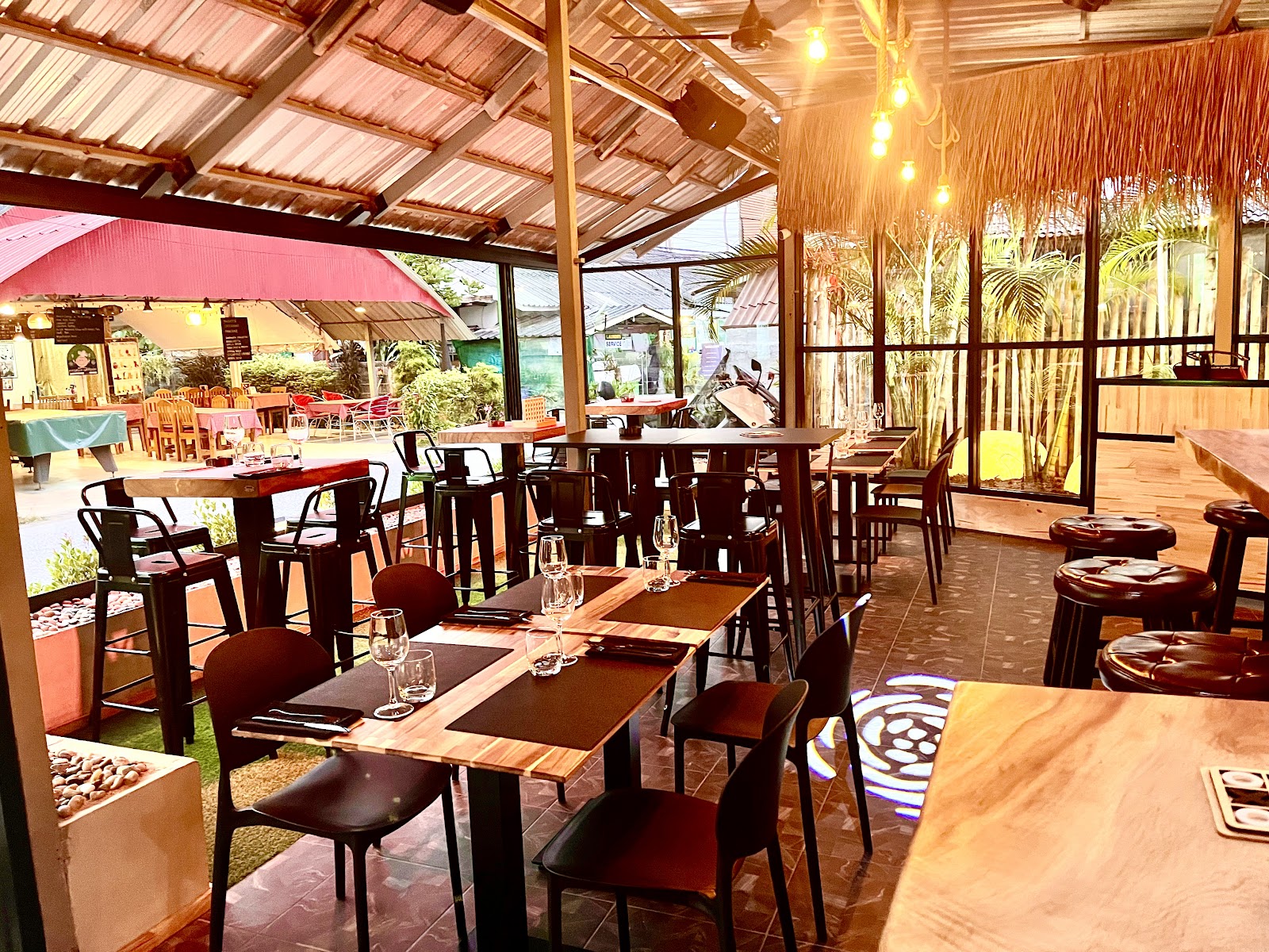 Cali's Café & Resto