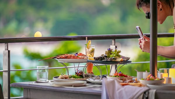 Coral Cliff Restaurant & Bar