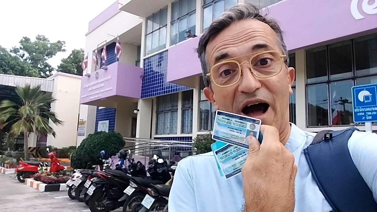 ครูหมูสอนขับรถสมุย Driving school samui