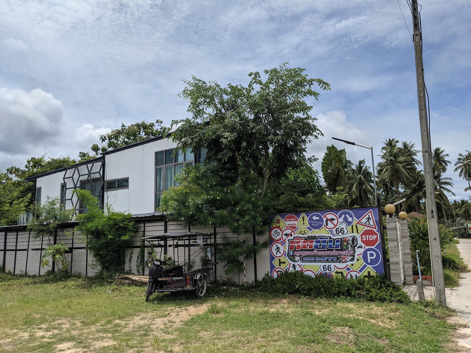 ครูหมูสอนขับรถสมุย Driving school samui
