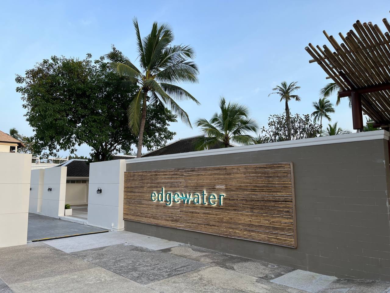 Edgewater Family Beach Club And Bar