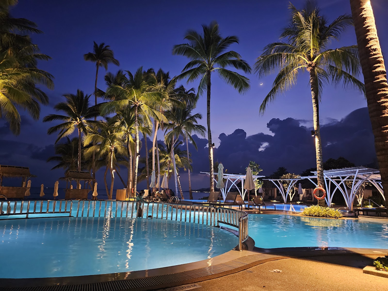 Edgewater Family Beach Club And Bar