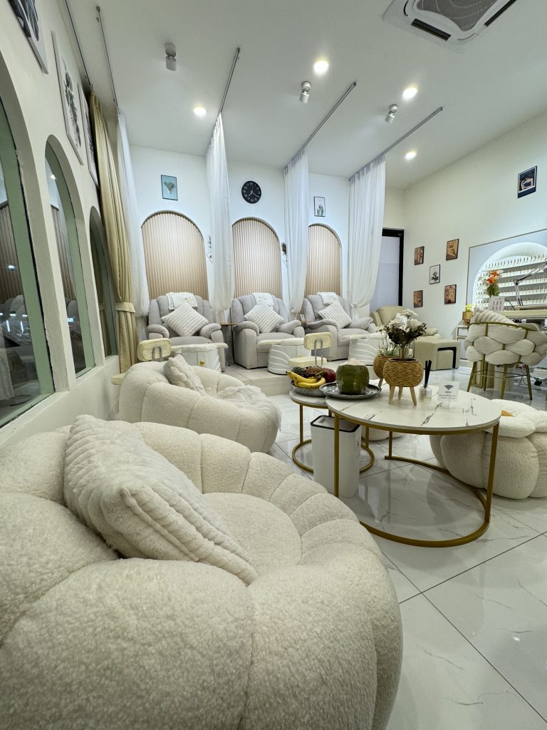 Golden Studio Nails & Eyelashes - Gallery image 7