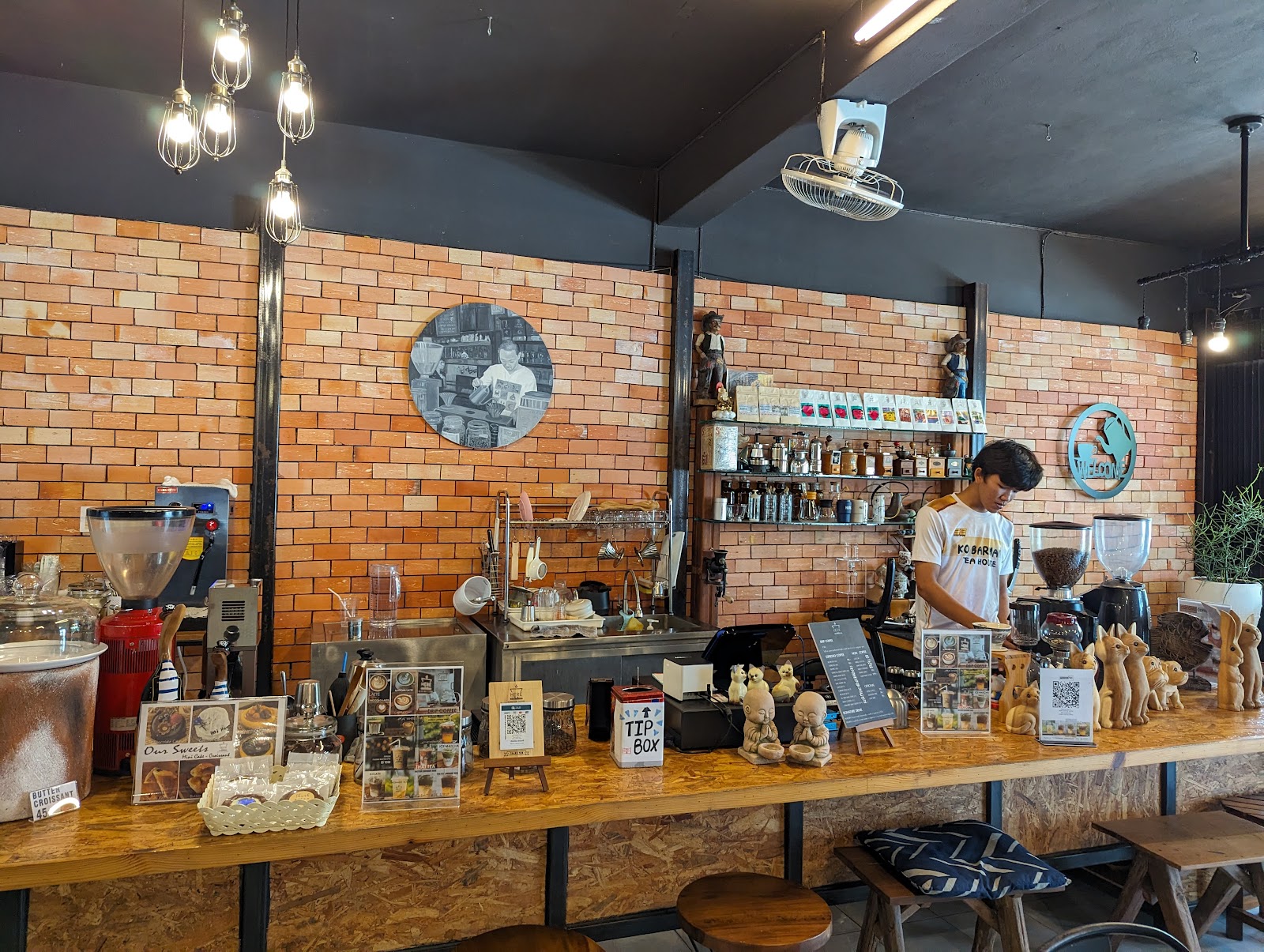 HERE COFFEE AND EATERY - Gallery image 4