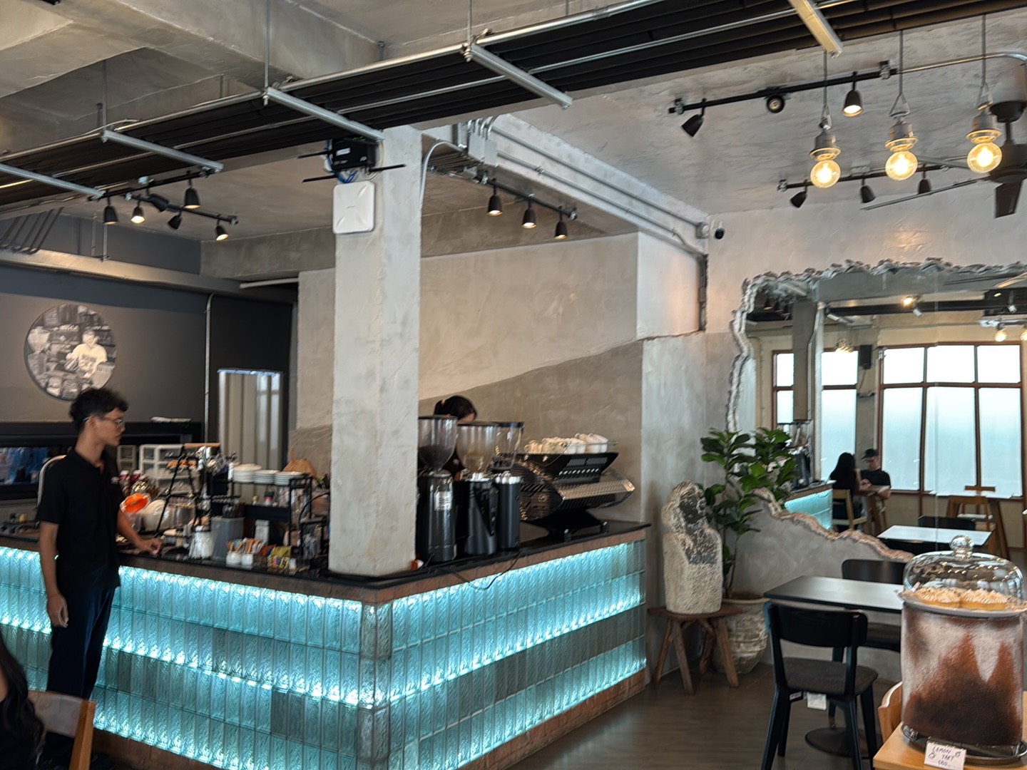 HERE COFFEE AND EATERY - Gallery image 5