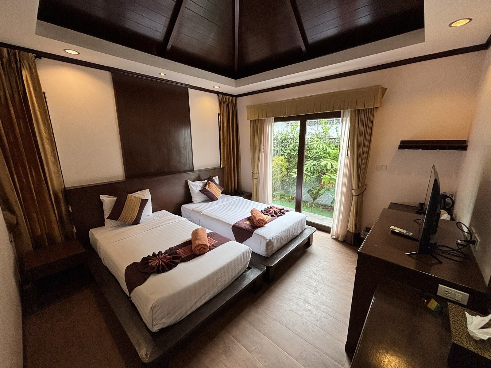 Kanok Buri Resort