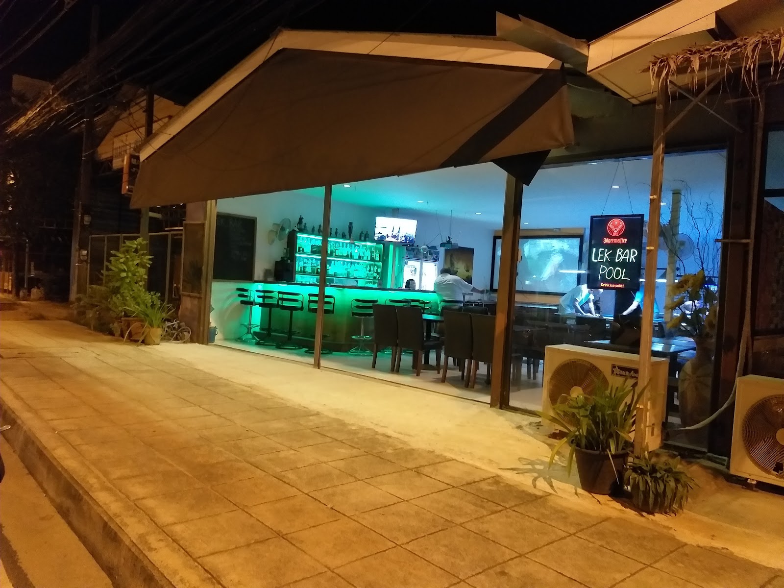 Lek Bar