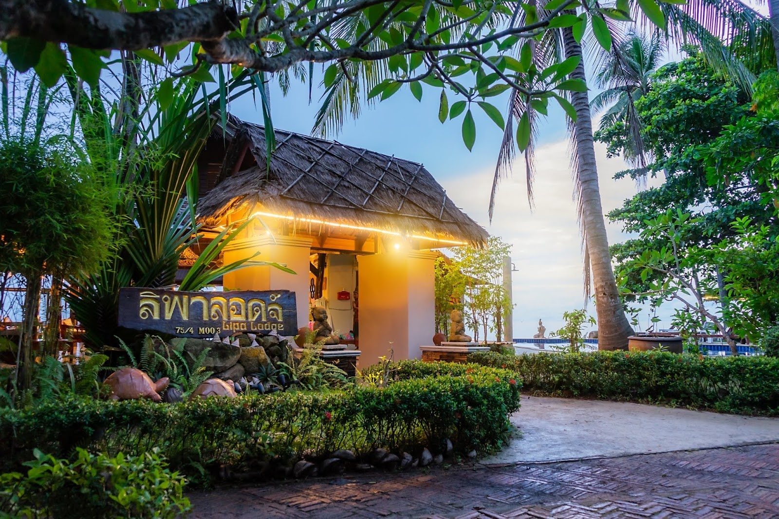 Lipa Lodge Beach Resort