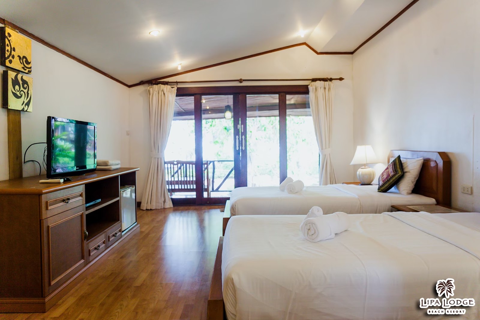 Lipa Lodge Beach Resort