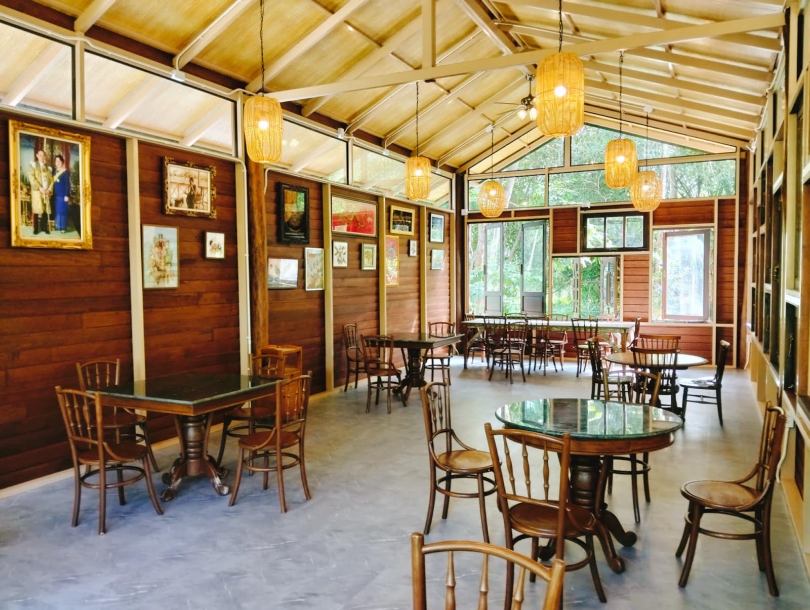 Luk Khai Lek Cafe & Restaurant