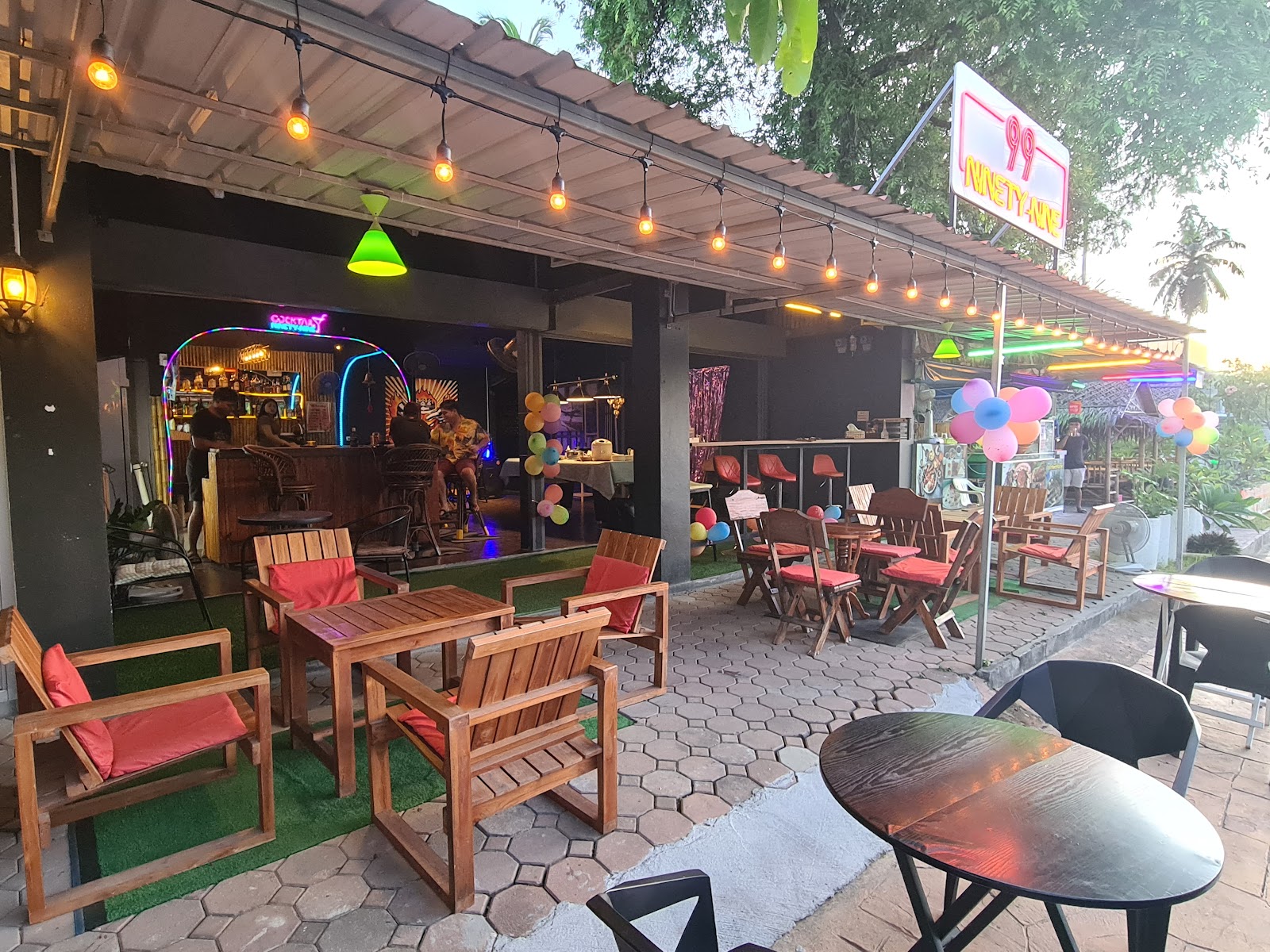 Pit Stop Bar