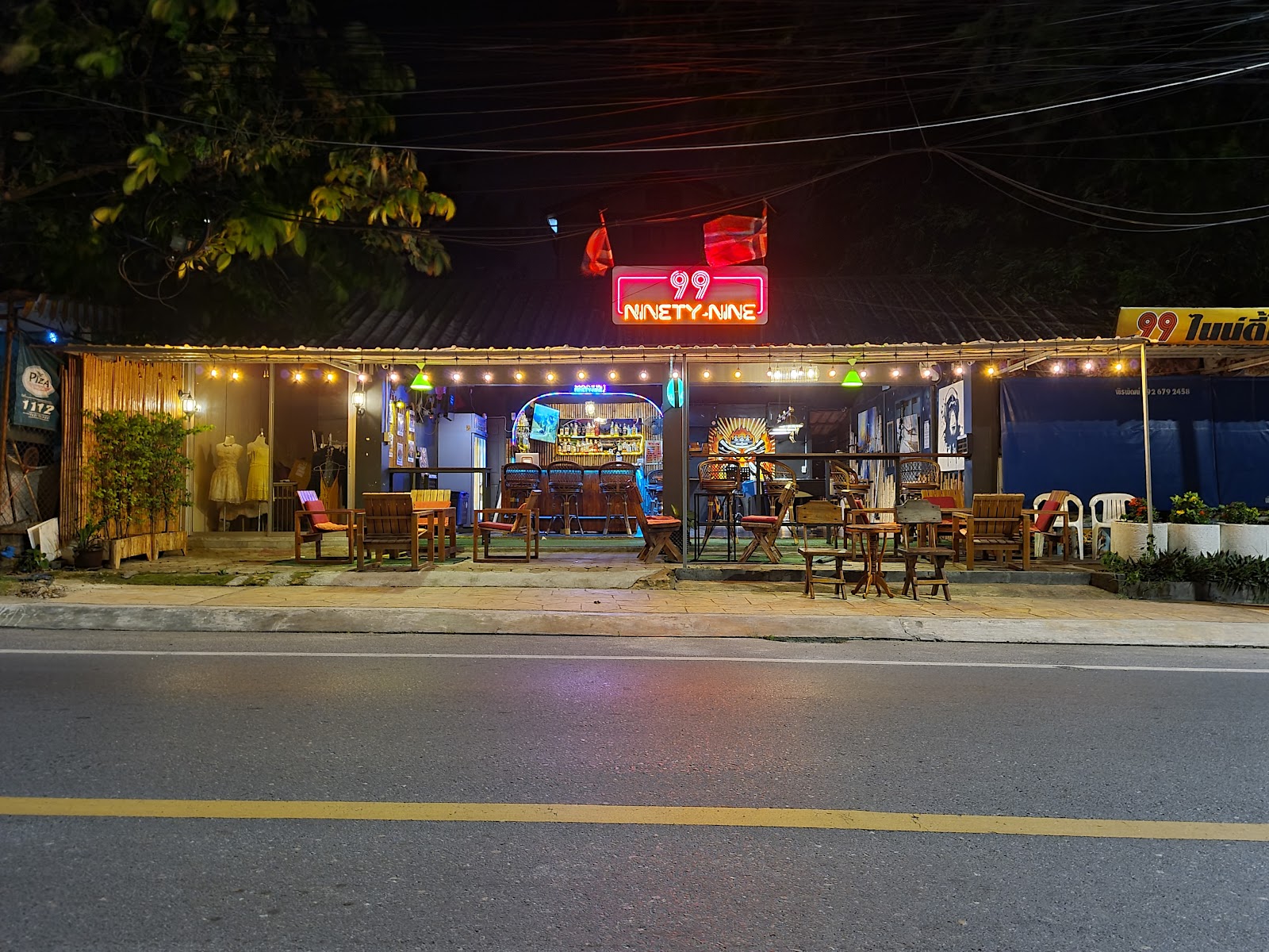 Pit Stop Bar - Gallery image 4