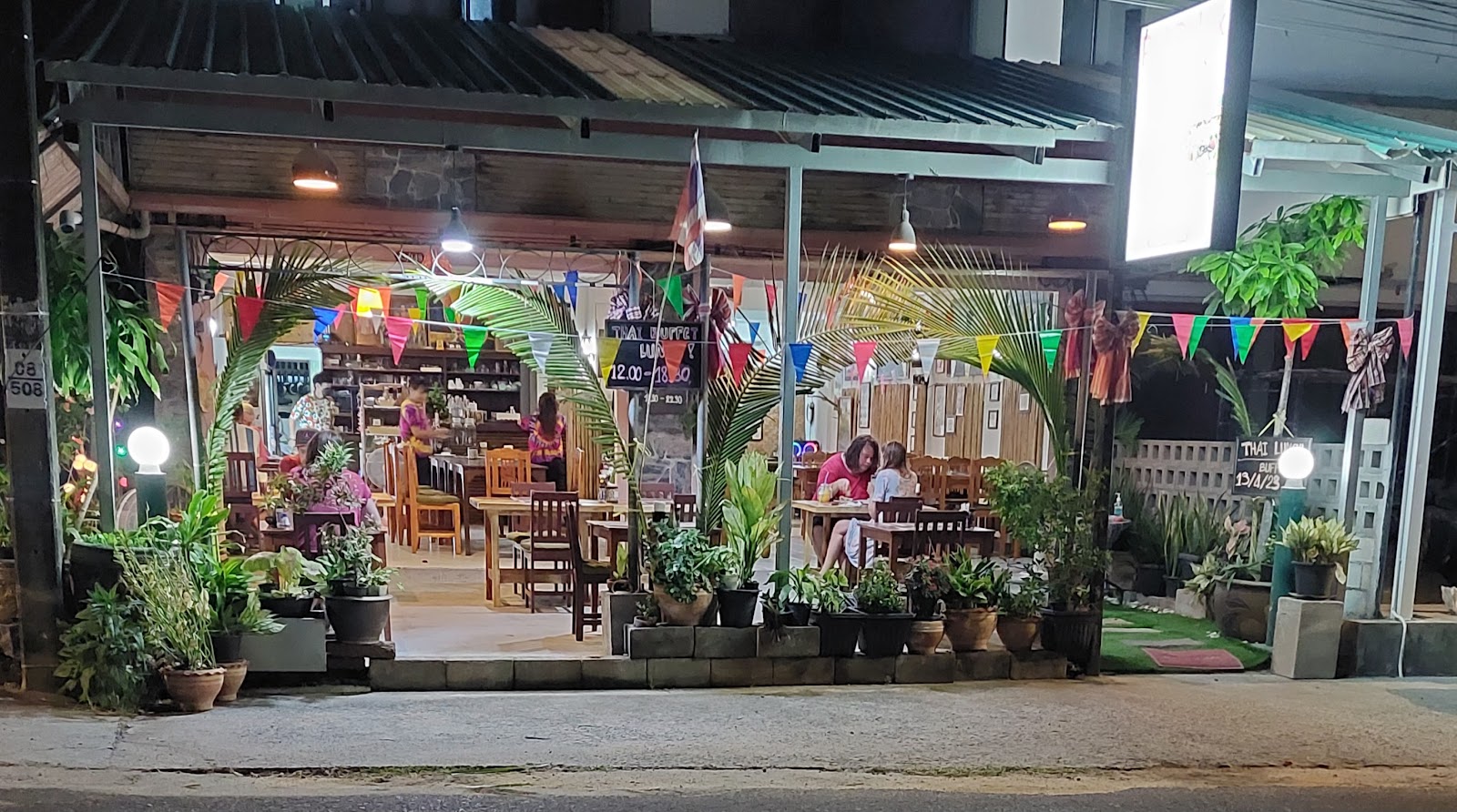 Pui Relax Restaurant & Bar