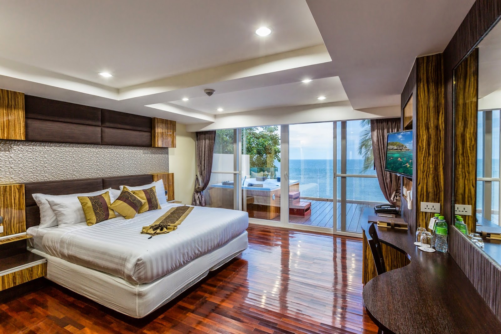 Royal Beach Boutique Resort