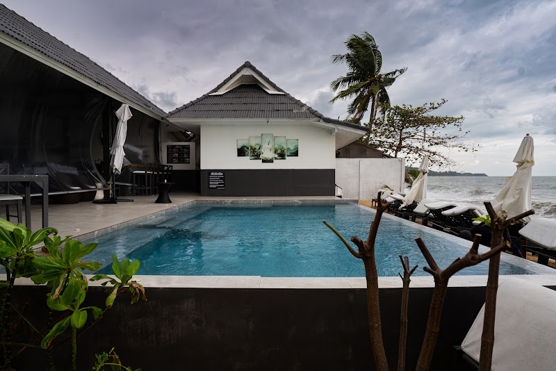 The Cosy Maenam Beach Resort, Pool Bar & Restaurant