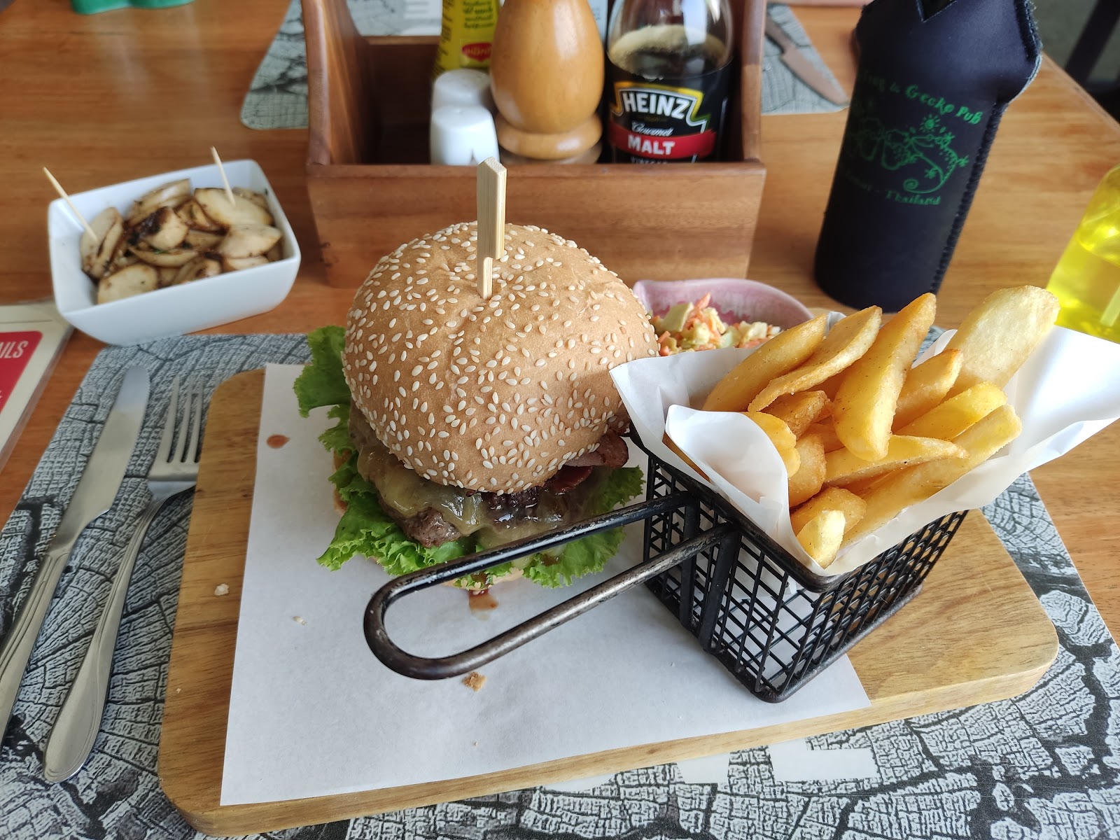 The Frog & Gecko Pub